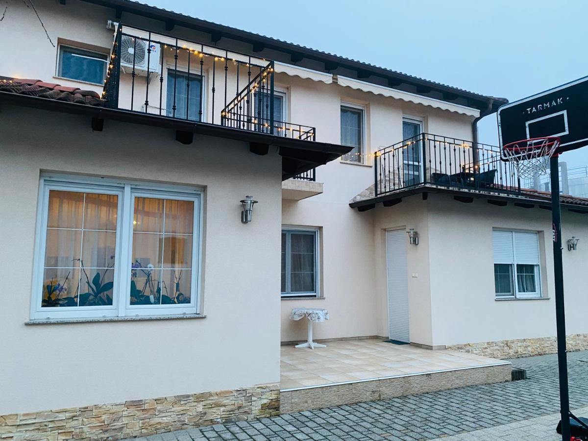 Aura Apartman ハイデゥソボスロー エクステリア 写真