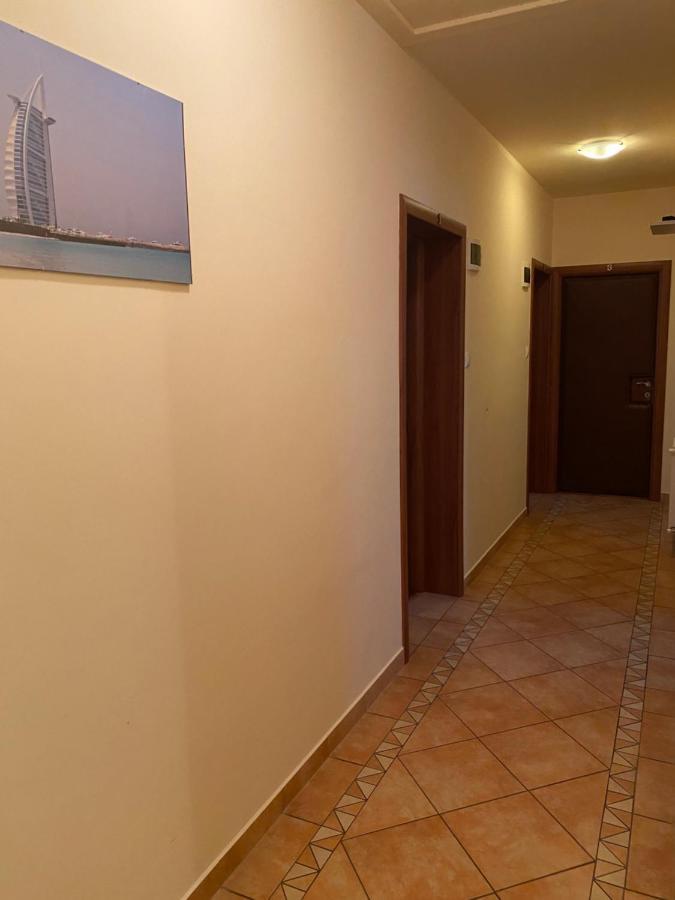 Aura Apartman ハイデゥソボスロー エクステリア 写真