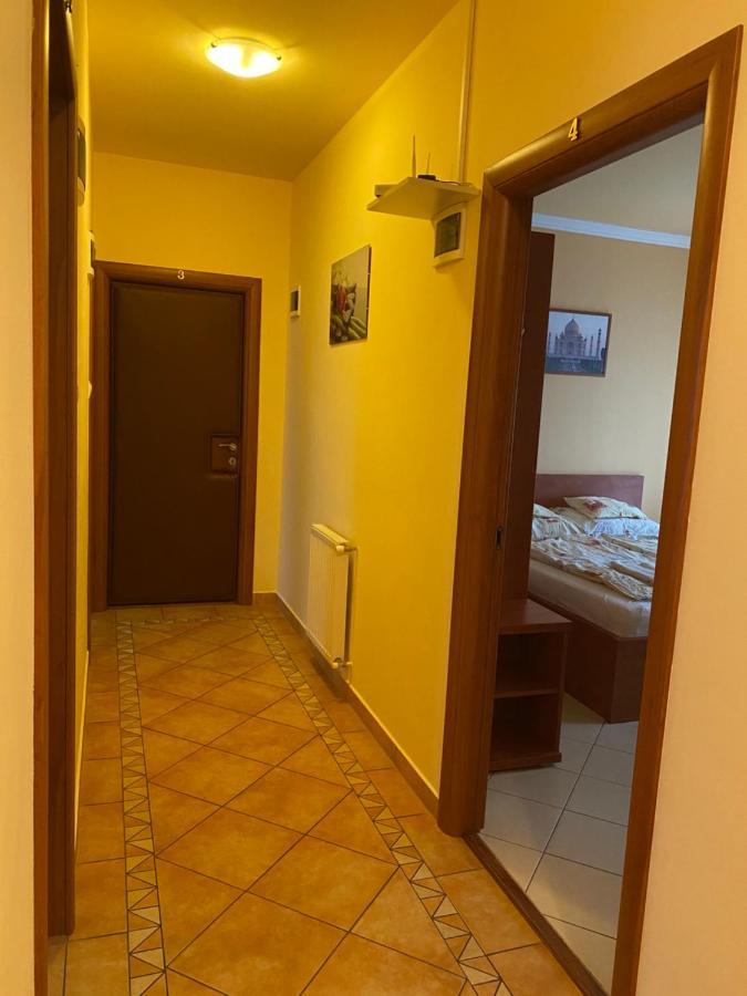 Aura Apartman ハイデゥソボスロー エクステリア 写真