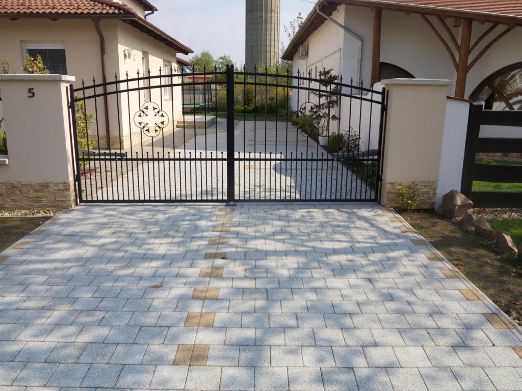 Aura Apartman ハイデゥソボスロー エクステリア 写真