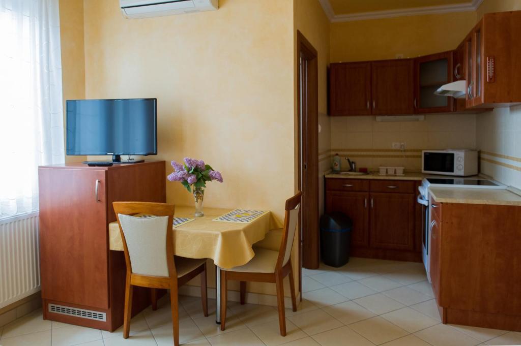 Aura Apartman ハイデゥソボスロー 部屋 写真